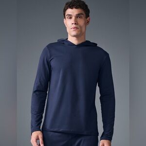 alo conquer long sleeve hooded shirt